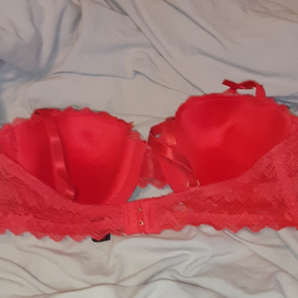 Red bra with bows on straps - Picture 2 of 2